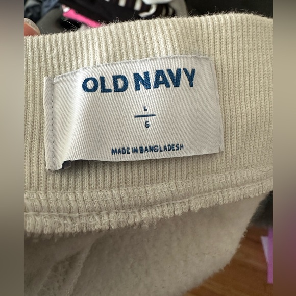 Beige/cream old navy sweatpants - Picture 2 of 2